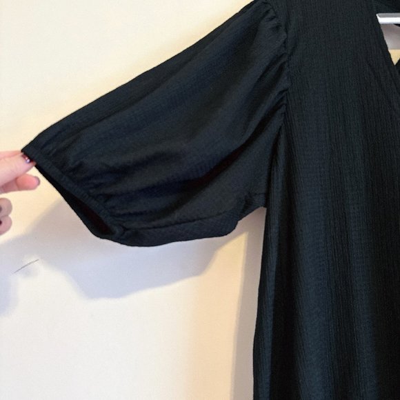 Cute Black Wide-Cut Short Sleeve Tie Detail Dress - Picture 4 of 5